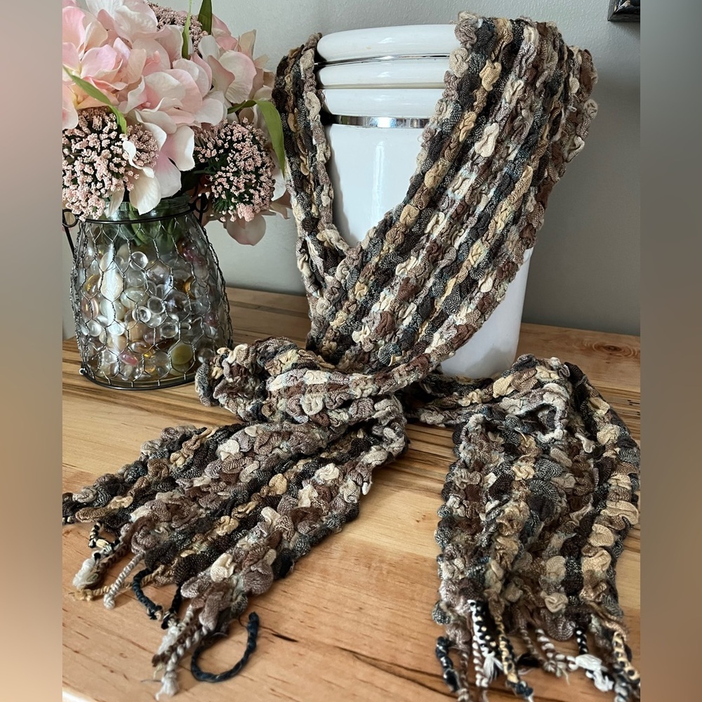 Women’s scarf, earth tones - Picture 1 of 3